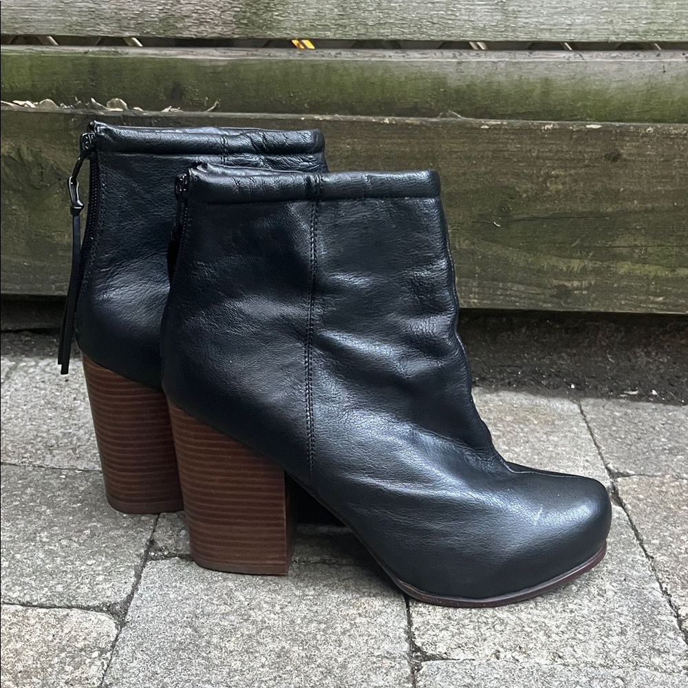 NEW JEFFREY CAMPBELL black high-heeled leather ankle boots, size 41